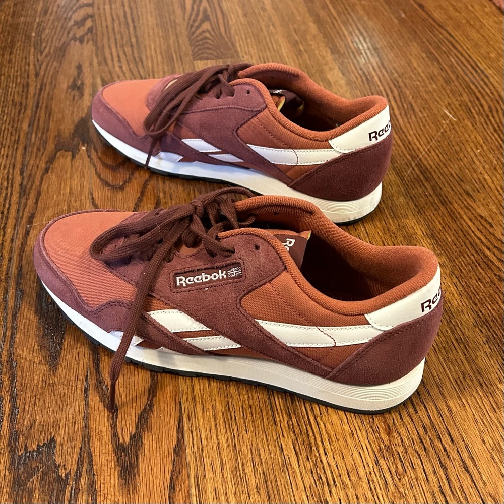 Reebok Classic Unisex Men’s 9.5 42.5 Mauve Red Tennis Shoes Excellent Condition